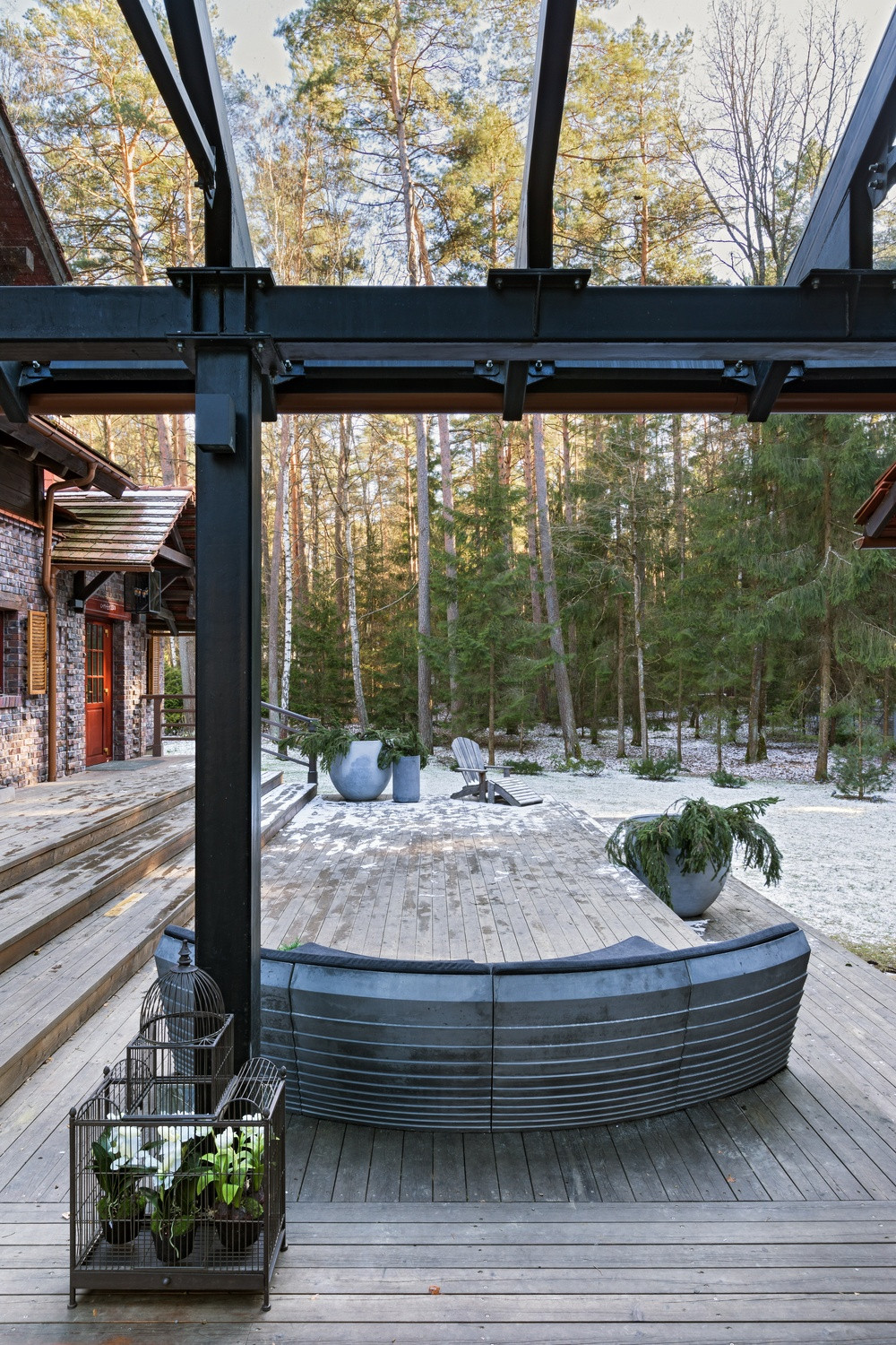 Дом в соснах