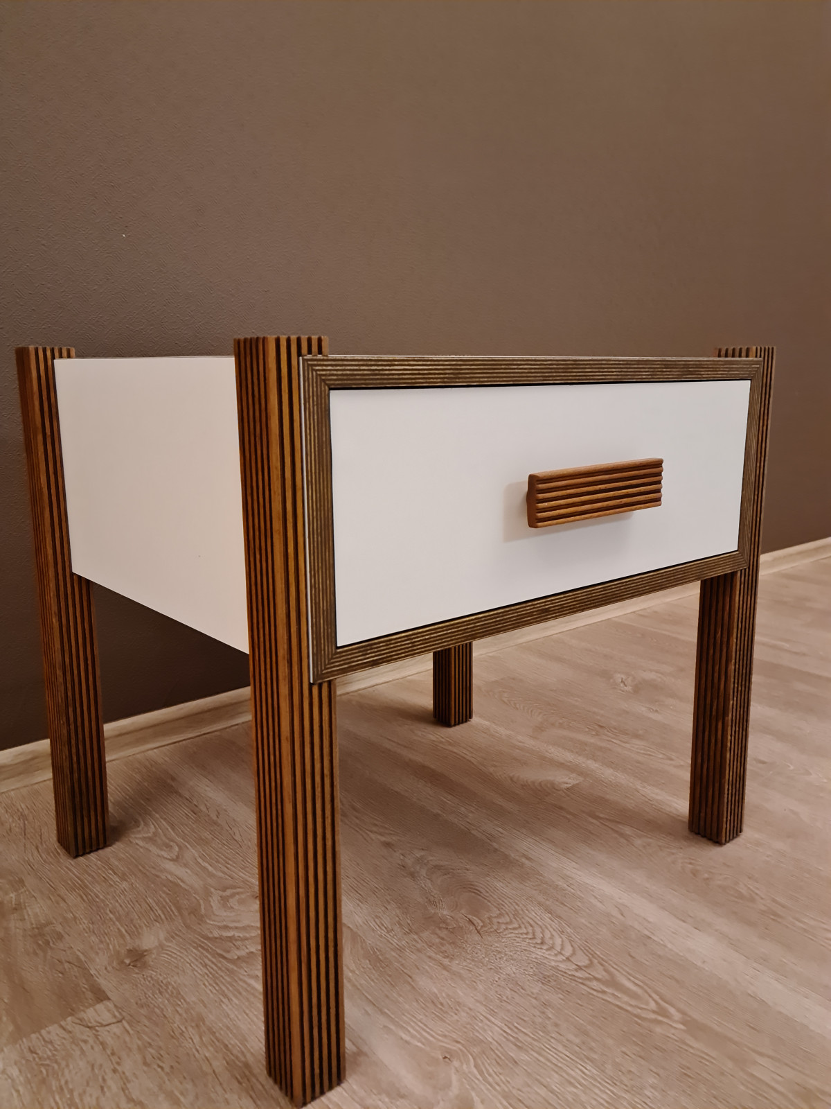 Прикроватные тумбы