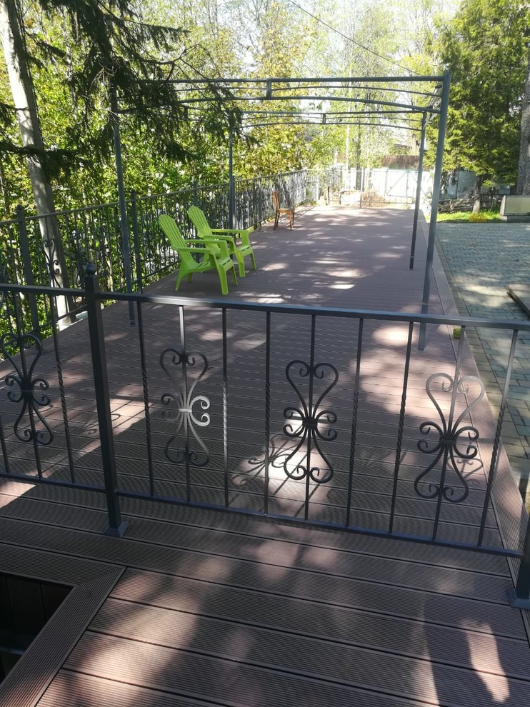 Террасная система у загородного дома