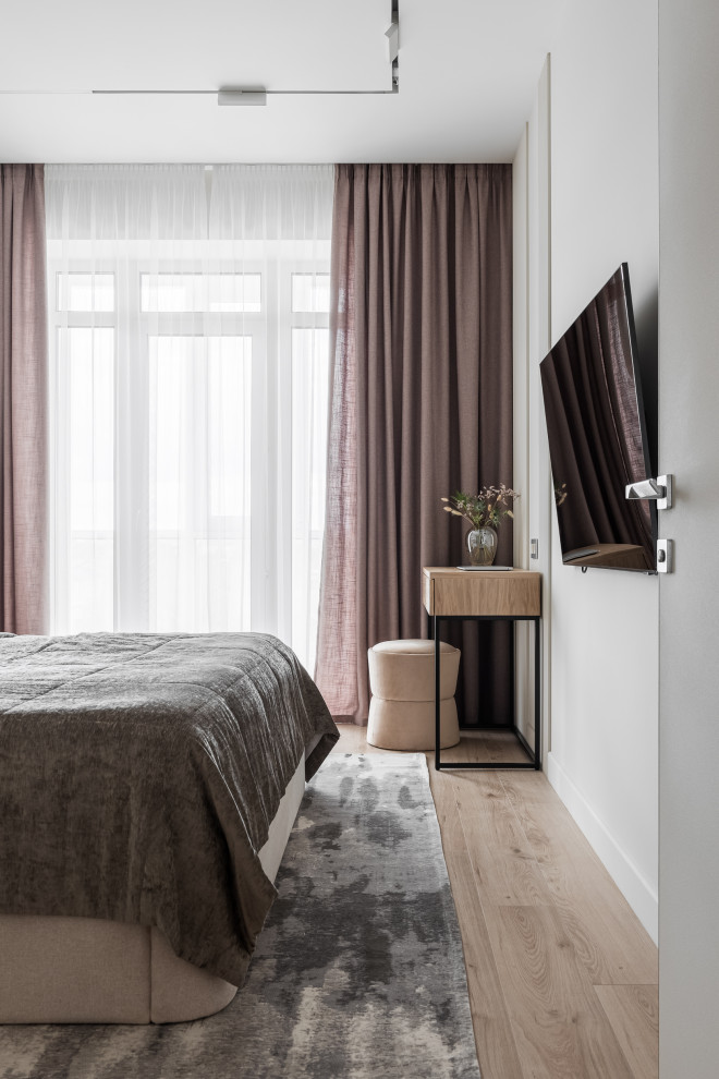 на стороне монохрома