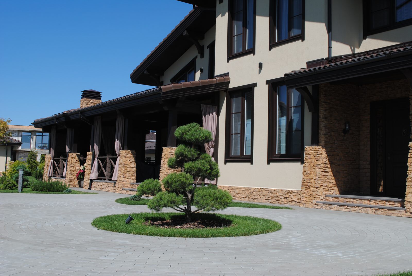 Сад с хвойными растениями