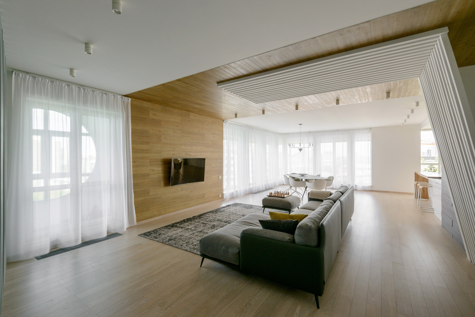 Современная квартира с Сибирским характером.