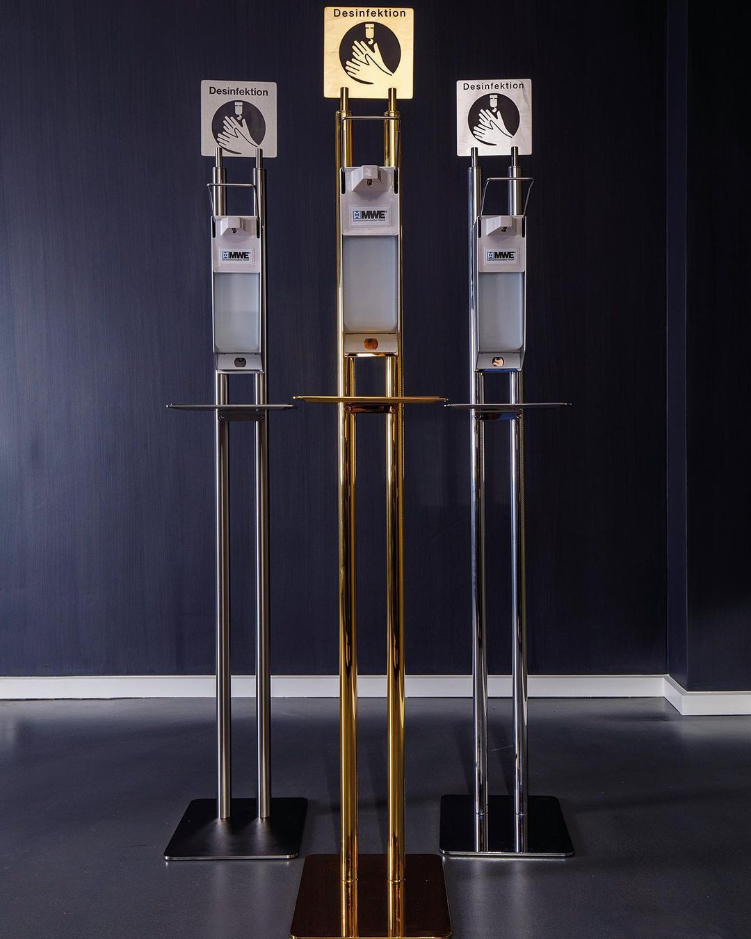 Обложка проекта: Диспенсер для антисептика, напольный. Материалы: латунь и нержавеющая сталь!