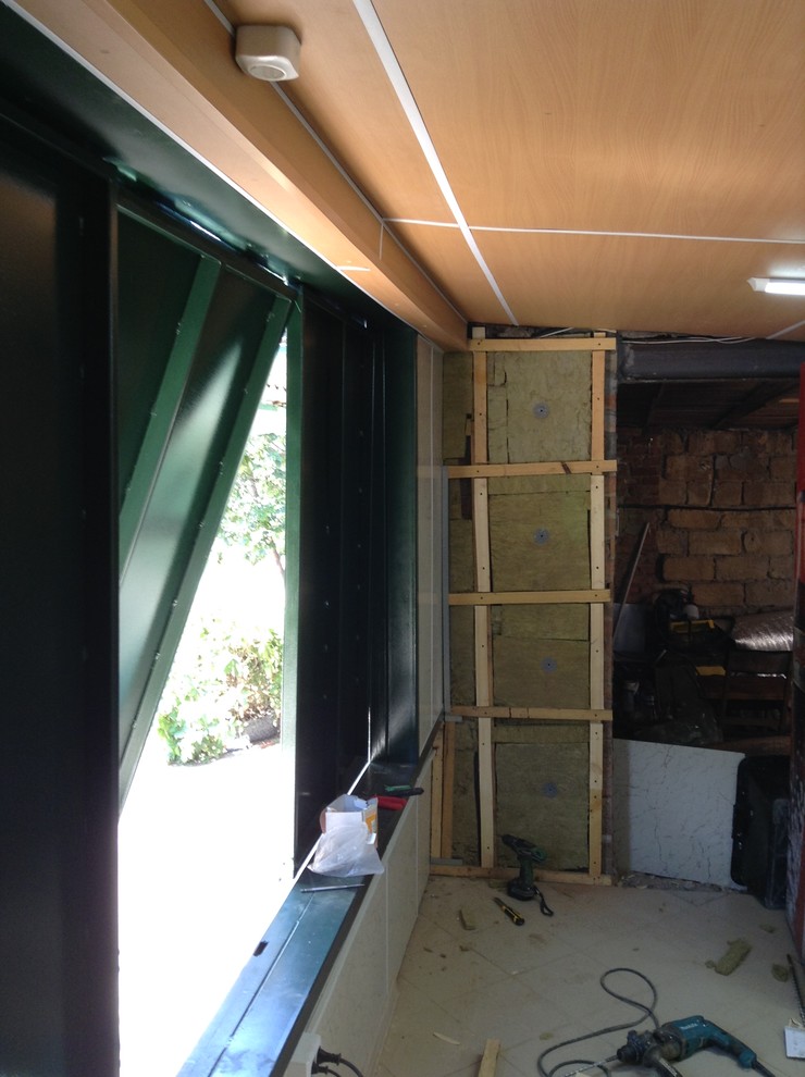 Отделочная работа по строительству небольшого магазина на частной территории.