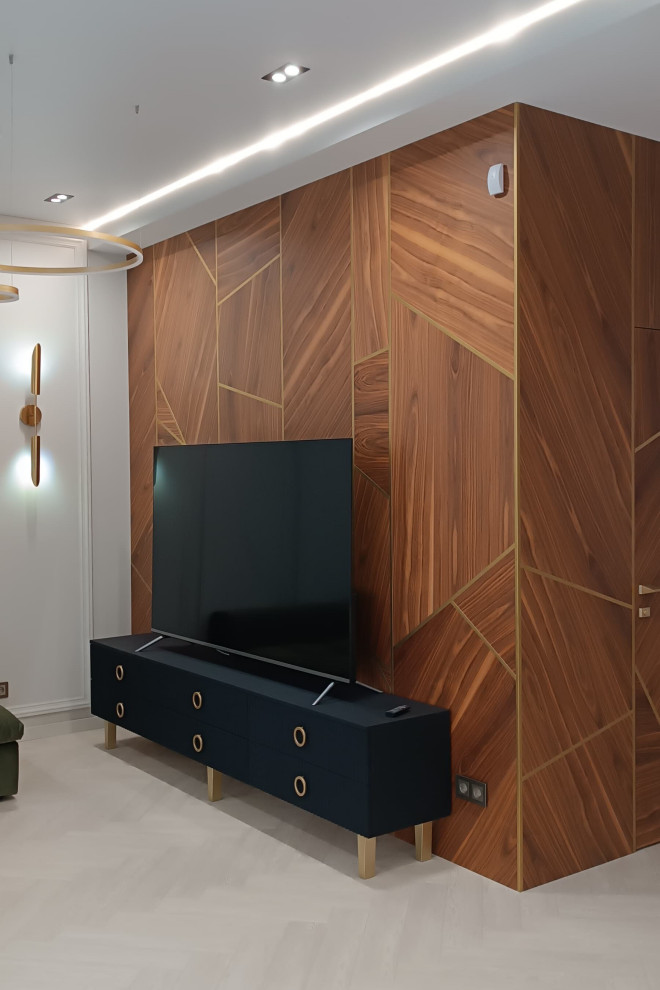 Дом  стоящий среди сосен