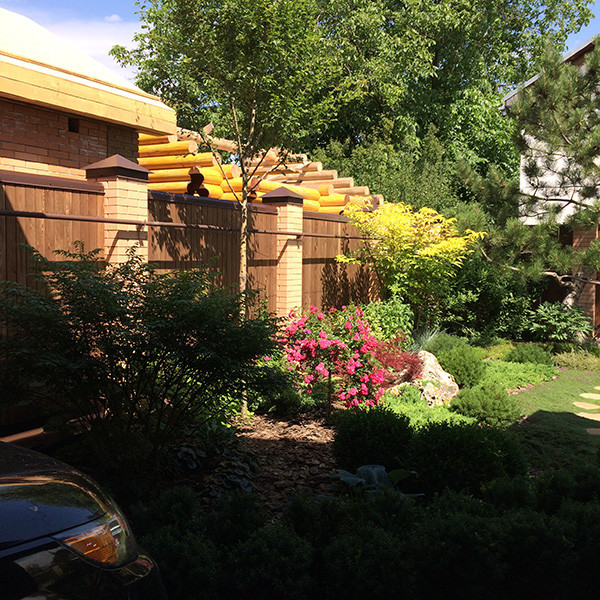 Обложка проекта: Частное домовладение с контейнерным озеленением крыши.