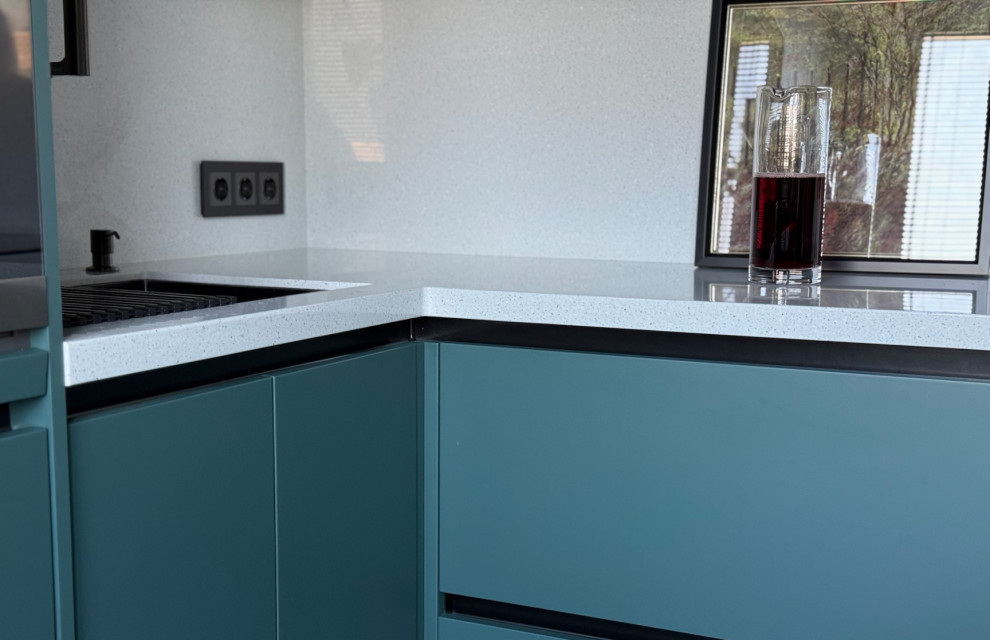 Кухня угловая в цвете Диамант серый