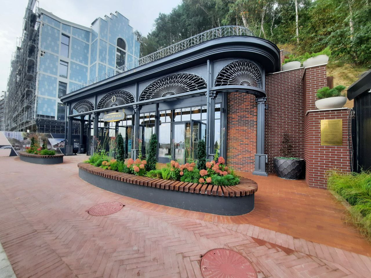 Озеленение территории возле Бювета в Светлогорске