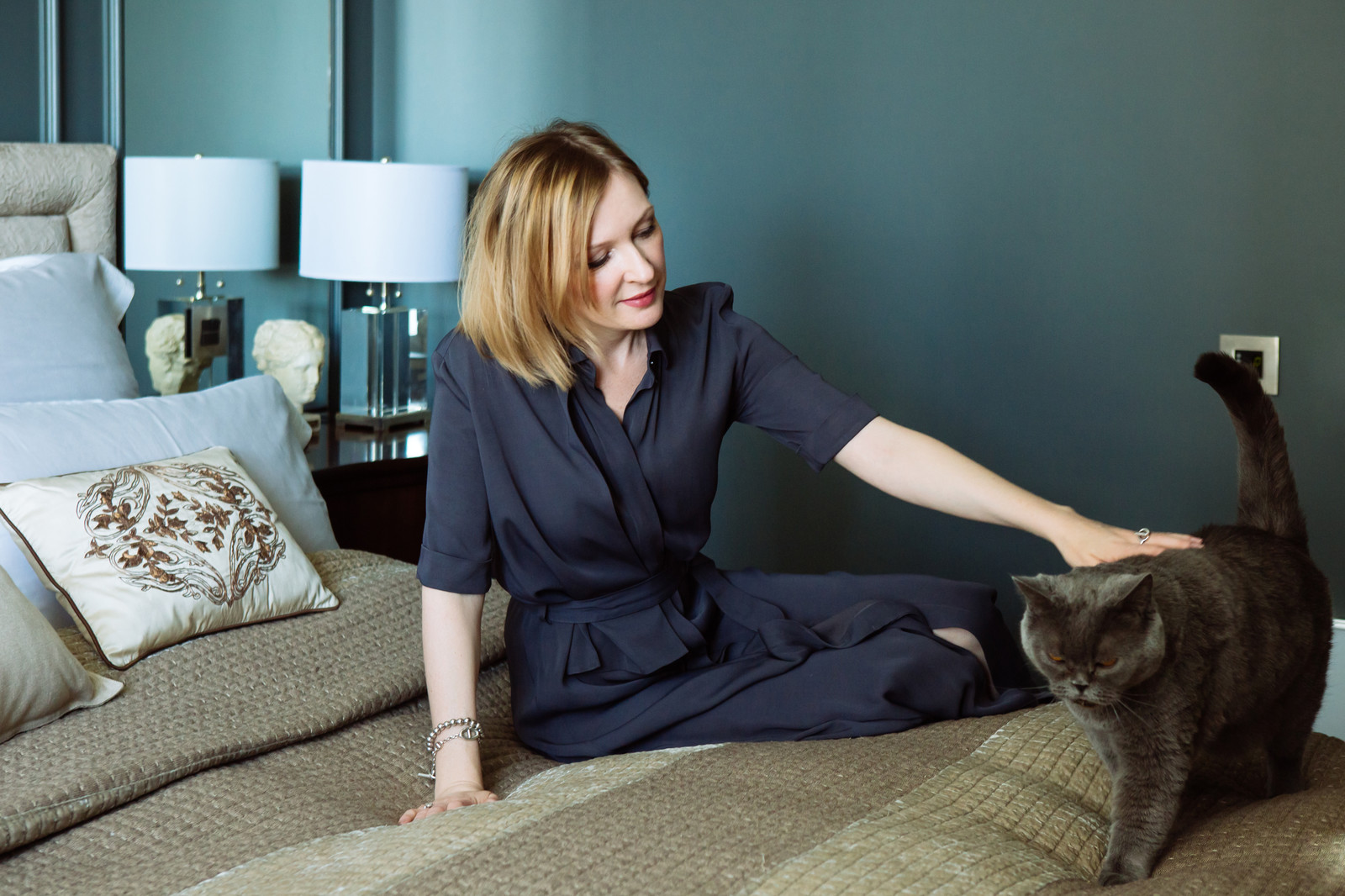 В гостях: Яркая квартира и мастерская художницы по куклам