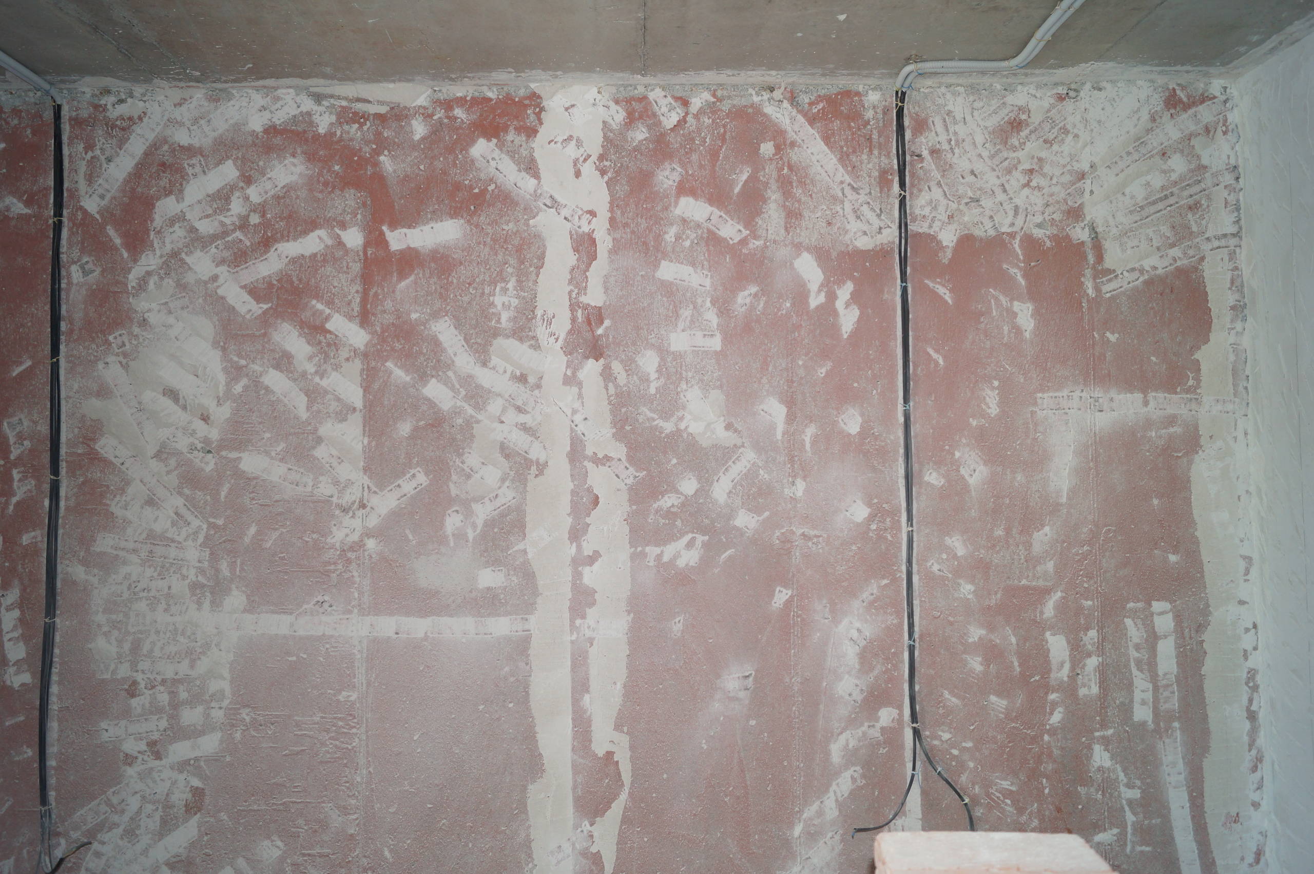 Как проверить: Скрытые дефекты отделки стен и потолка