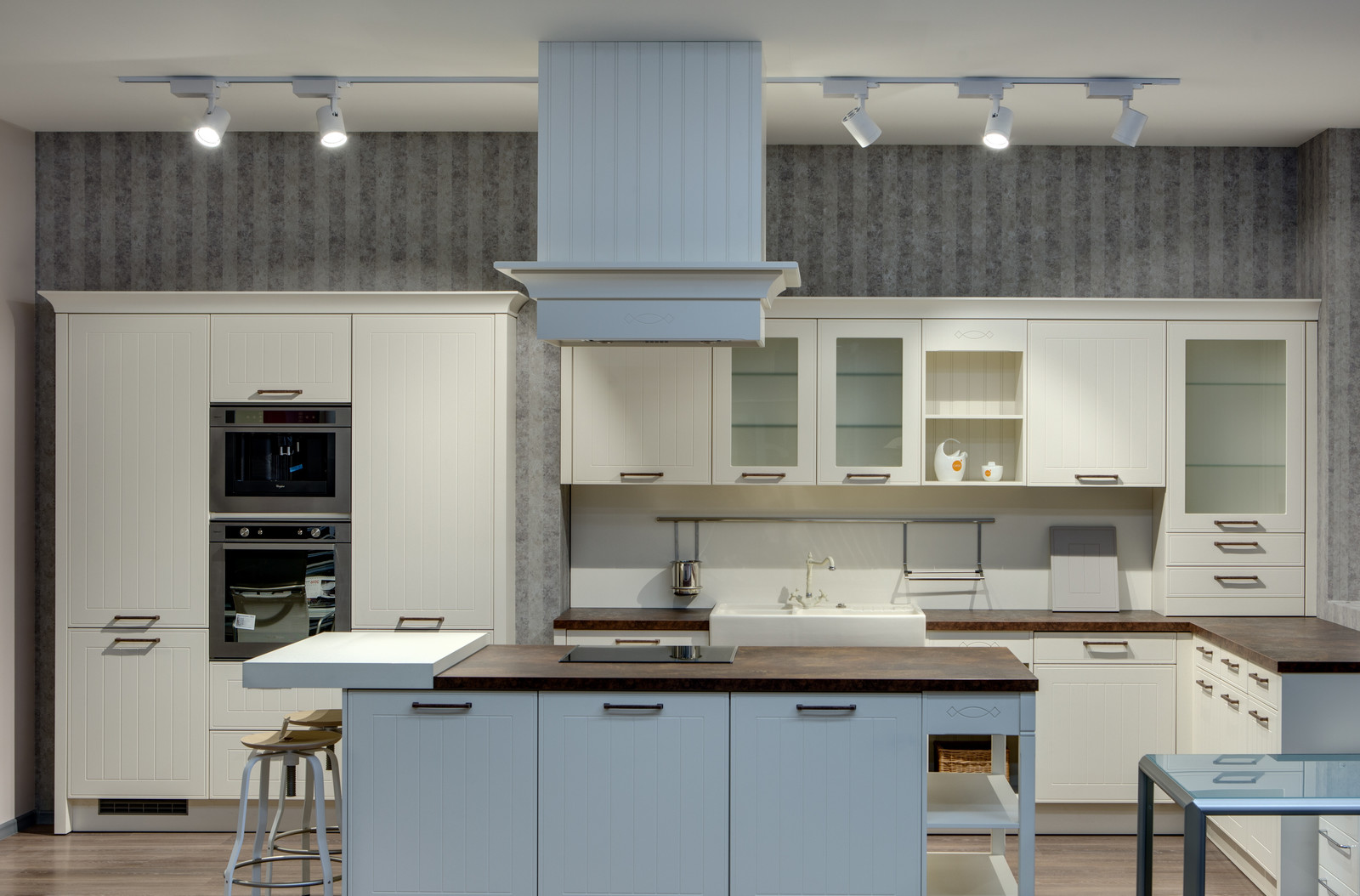 Обложка альбома: Светодиодное освещение кухни