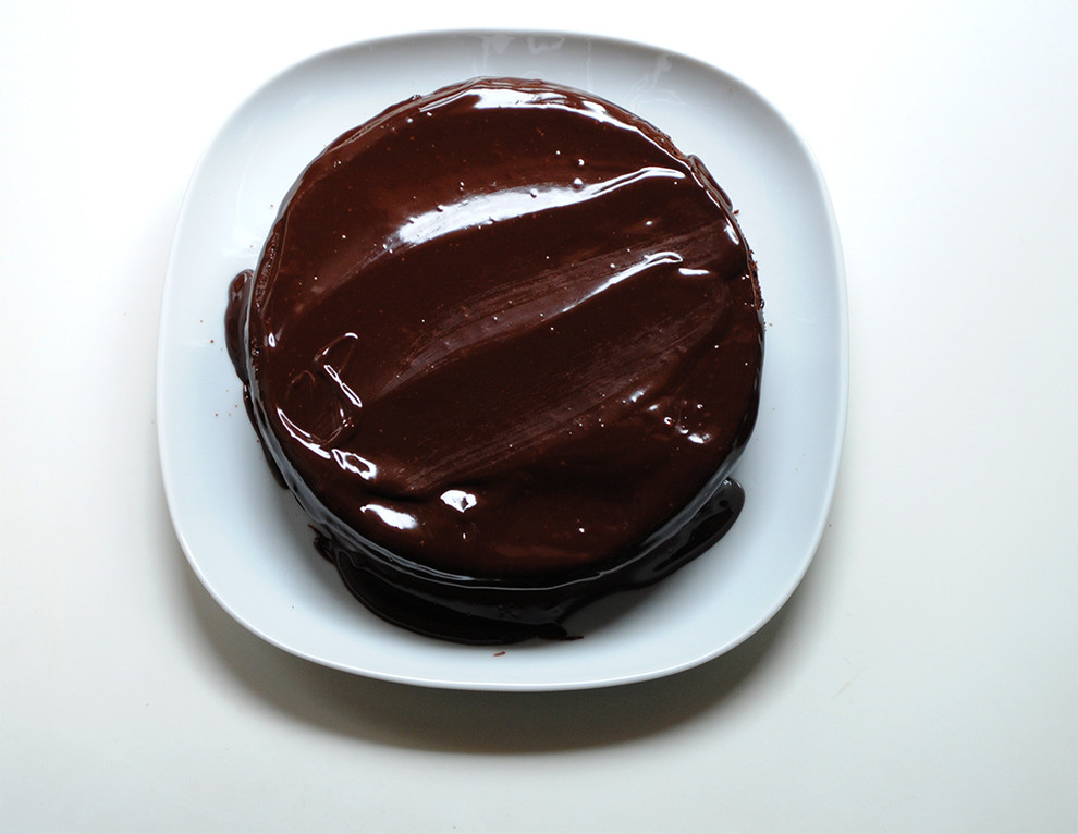 Своими руками: Как просто украсить шоколадный торт