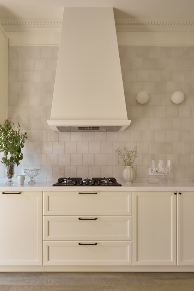 Столовая и кухня в розовую полоску