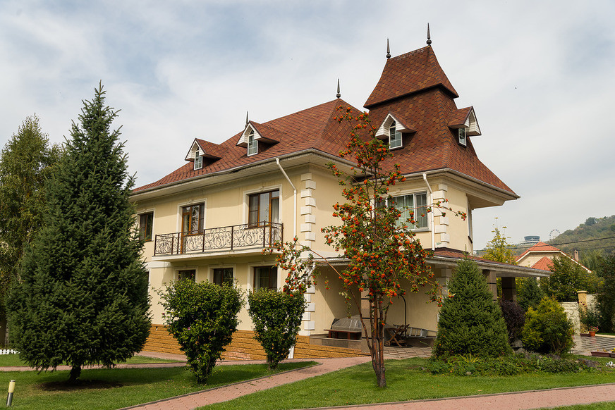 Гибкая черепица ТЕХНОНИКОЛЬ SHINGLAS, коллекция КАДРИЛЬ, цвет ЯШМА