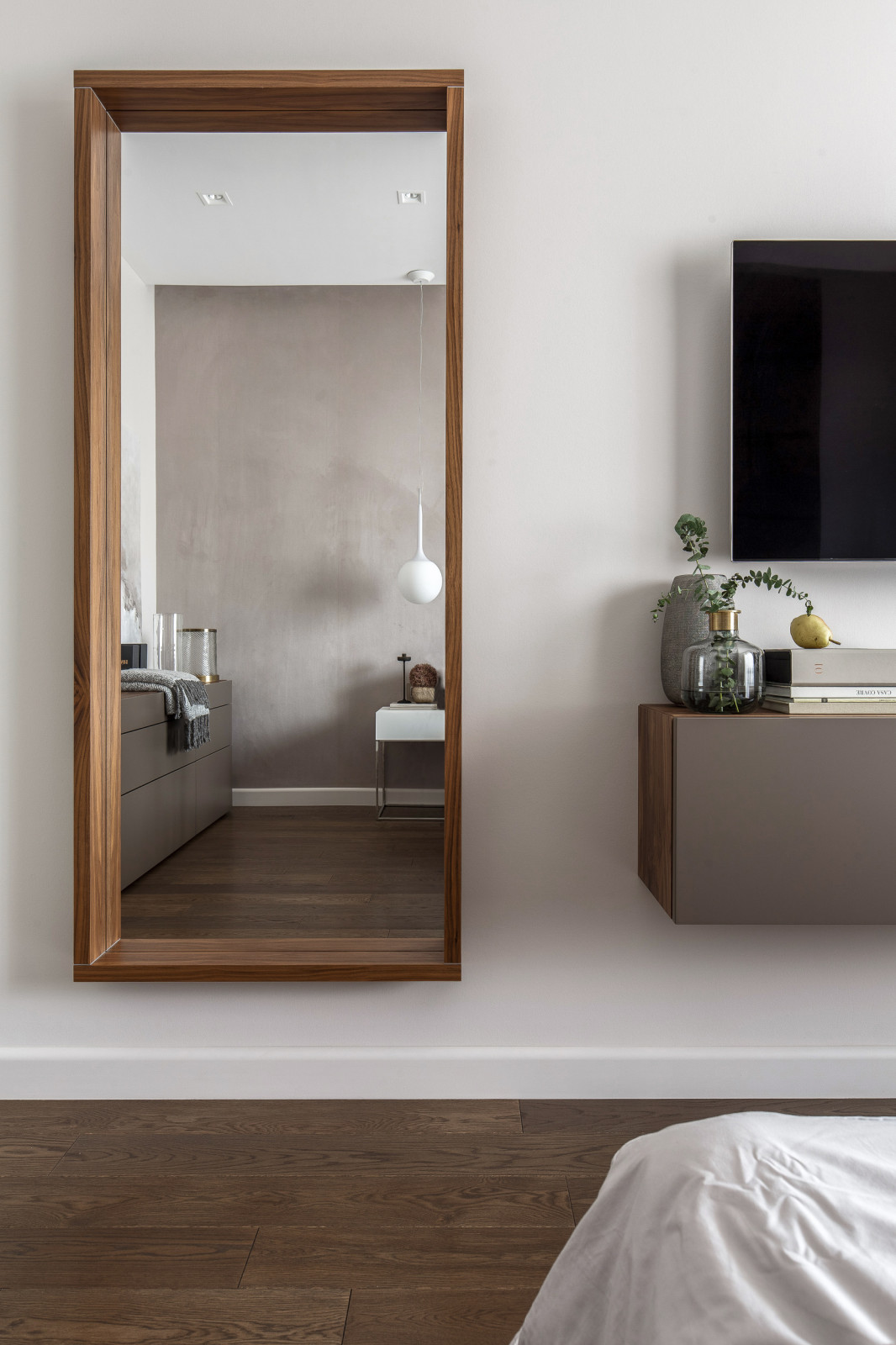 Трехкомнатная квартира в центре Петербурга