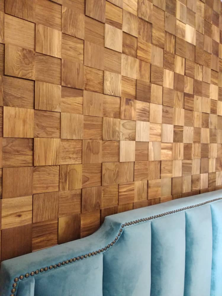 Отделка стены 3д панелями в прикроватной зоне