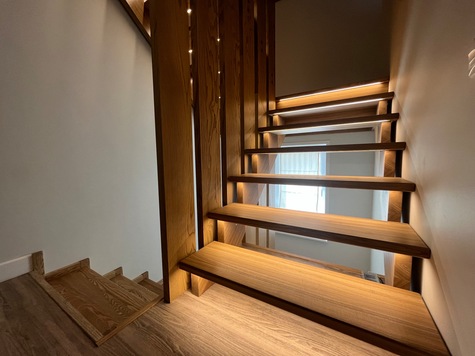 Лестница в КП "Династия"