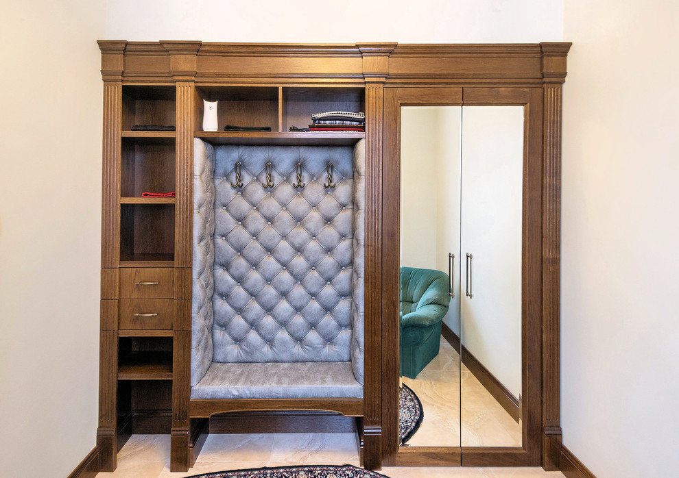 Мебель предметы интерьера в загородном доме.