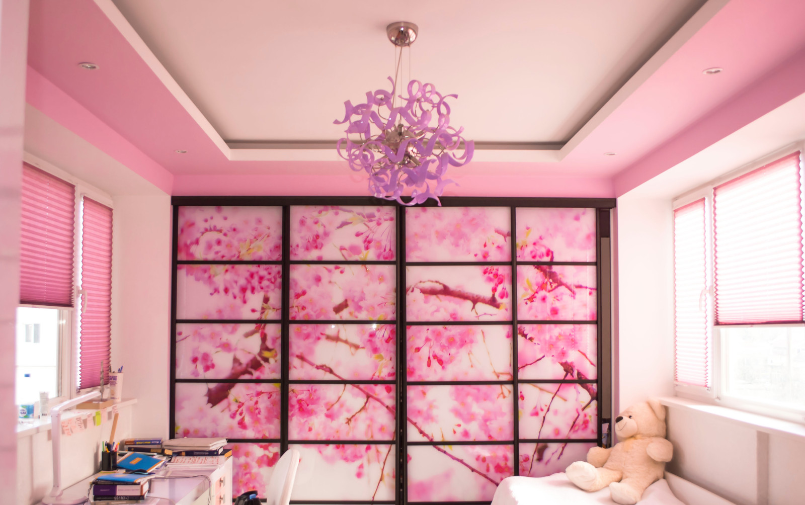 Контрастный дизайн интерьера квартиры