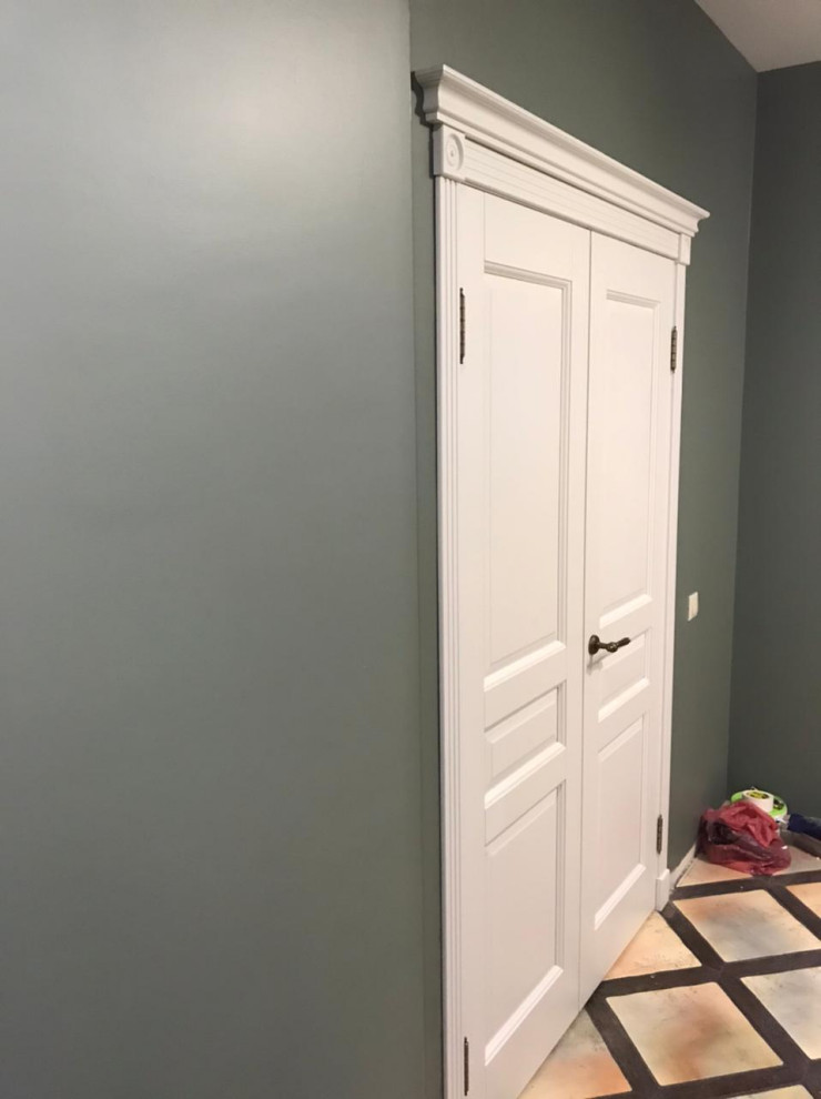 Поставка межкомнатных дверей из массива ольхи, модель "Валенсия" белая эмаль