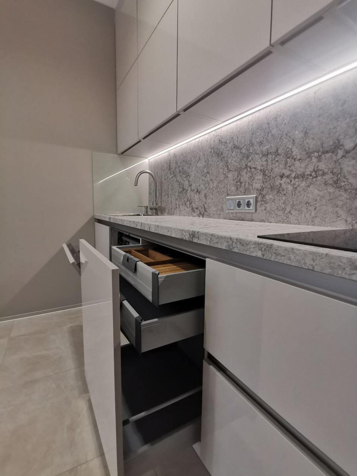 Обложка проекта: Кухня в современном стиле жк "Кутузовский Лайф"