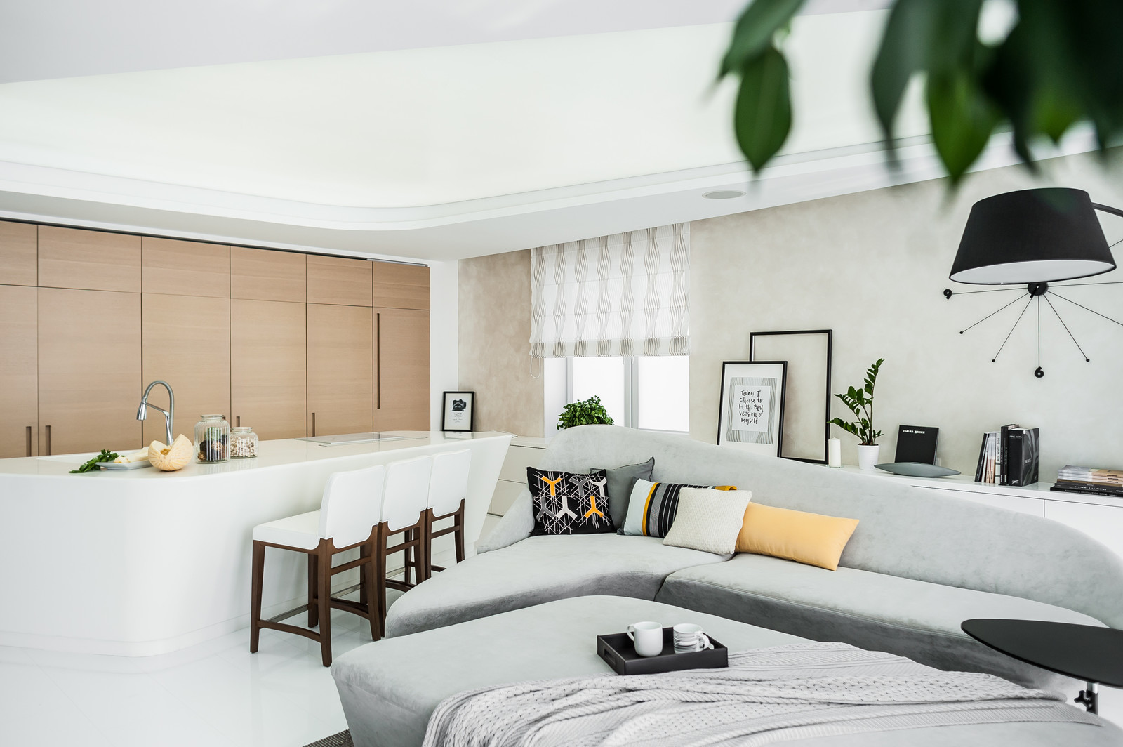 Светлый hi-tech