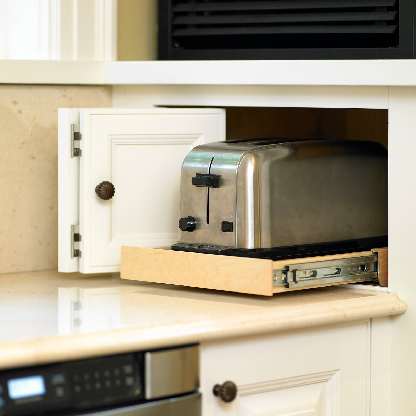 Так можно: Гараж для чайника и прочих кухонных машин