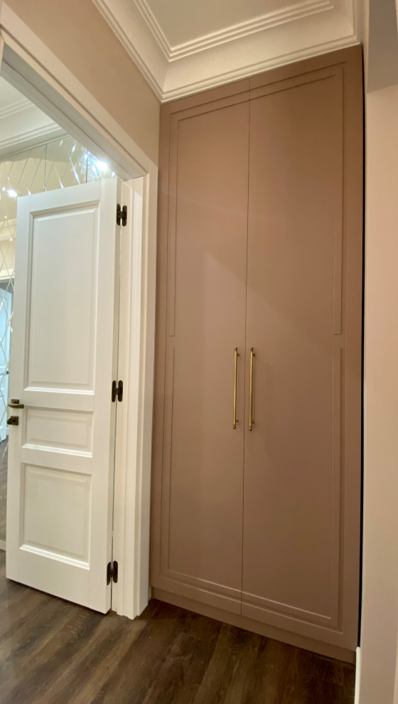 Шкаф распашной, двухдверный.