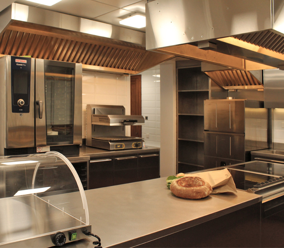 Профессиональная кухня AWELT в загородном доме, Московская область