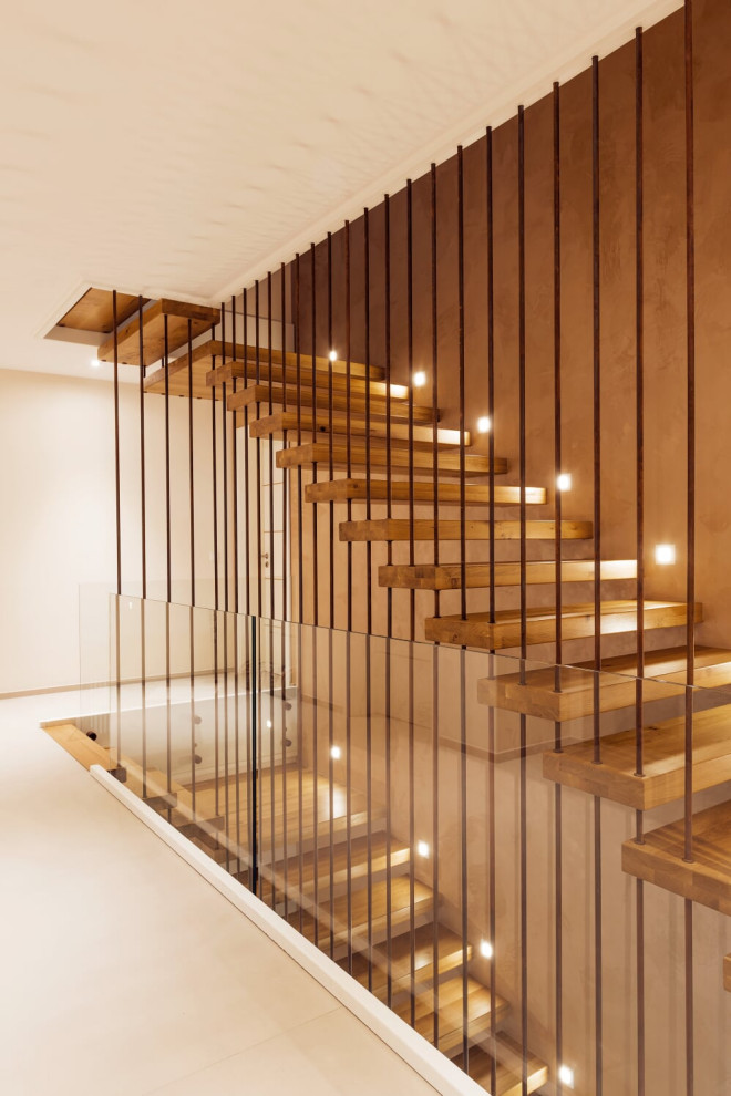 Консольная лестница с элементами ржавчины