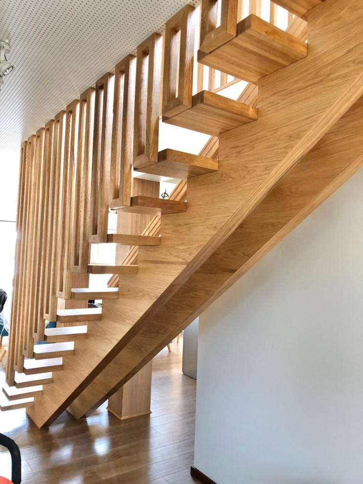 Лестница из массива дуба.