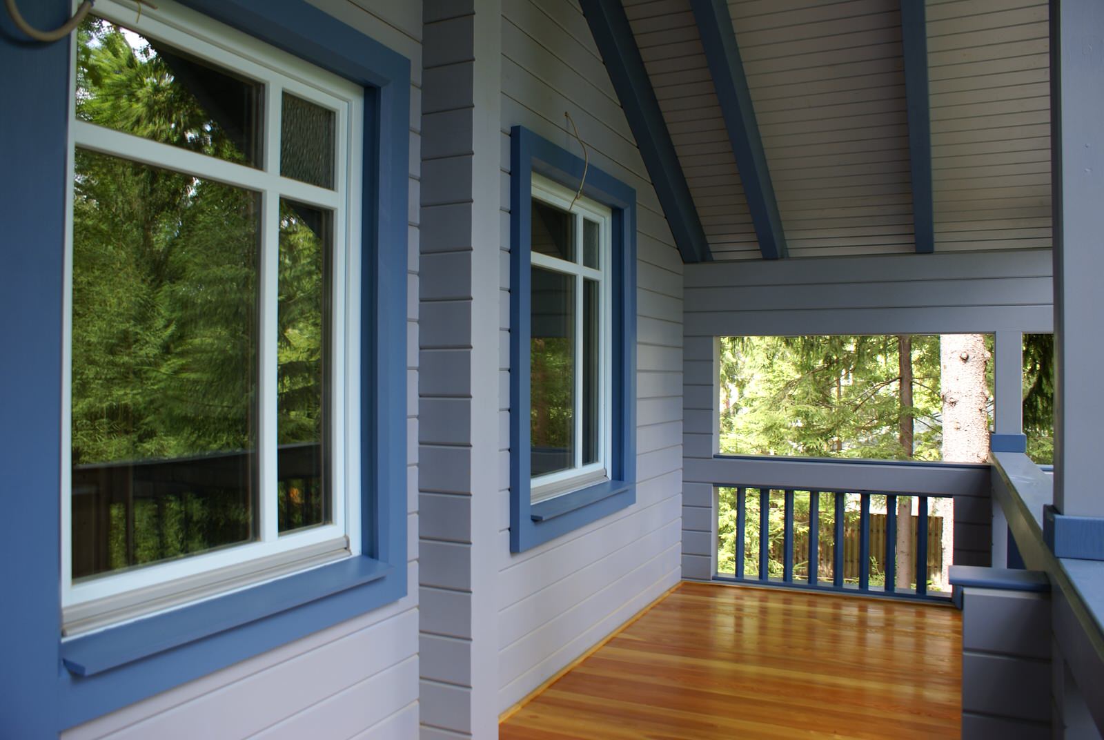 Деревянные окна в домах из клееного бруса