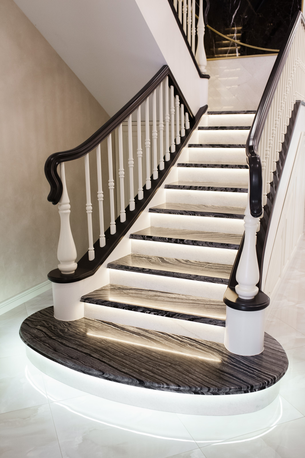 Лестница из мрамораПодсыве