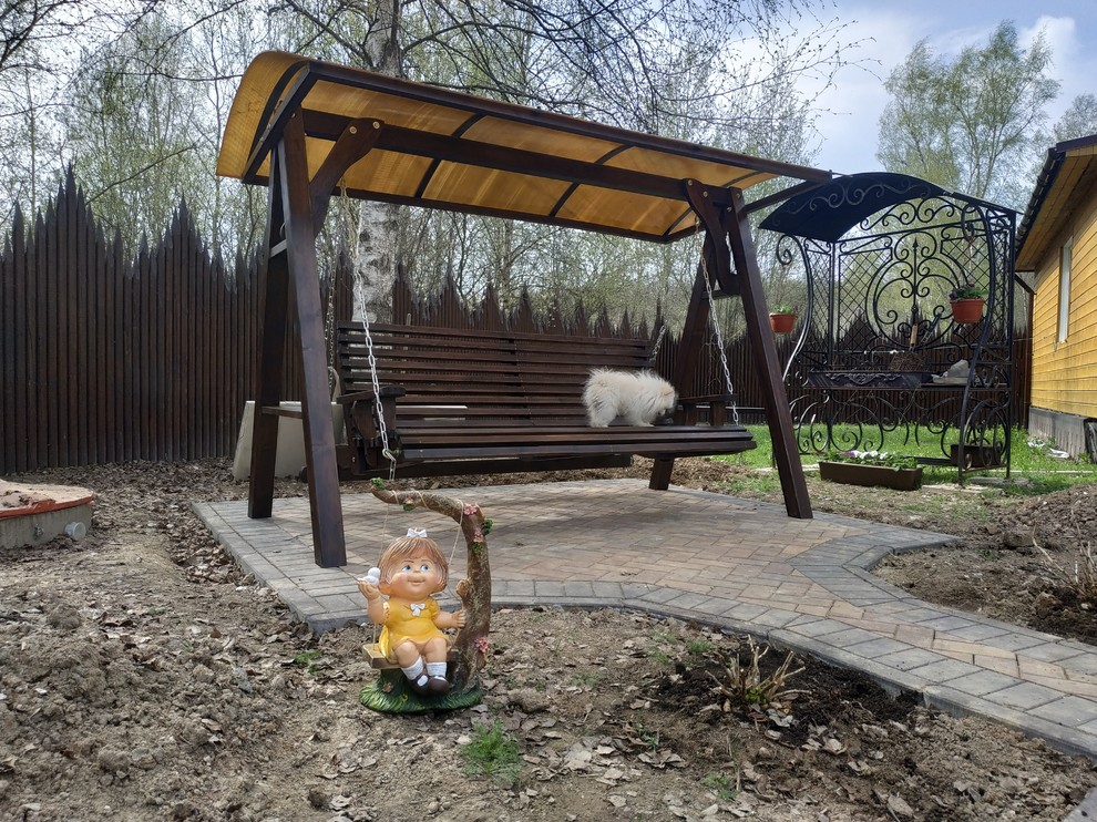 Садовые качели из дерева