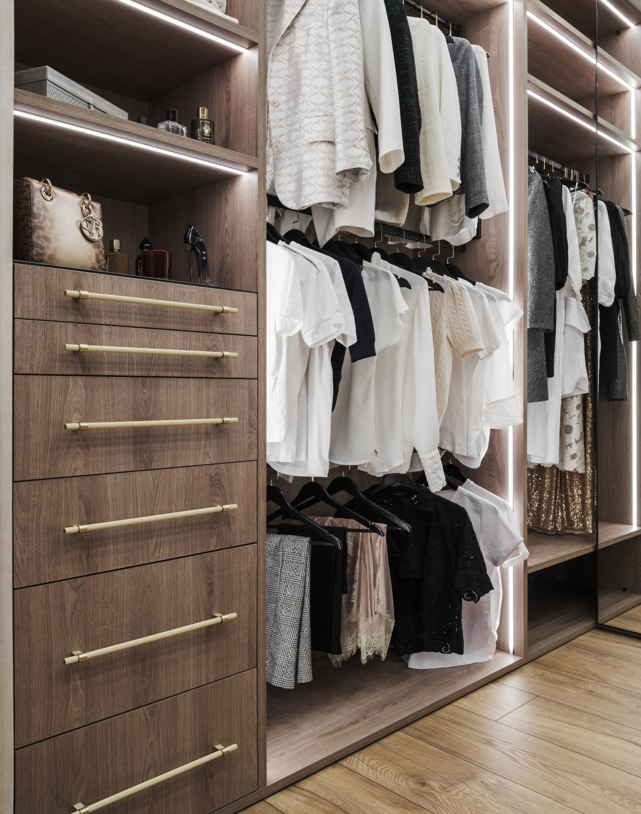 Реализация современной четырехкомнатной квартиры площадью 170 м²