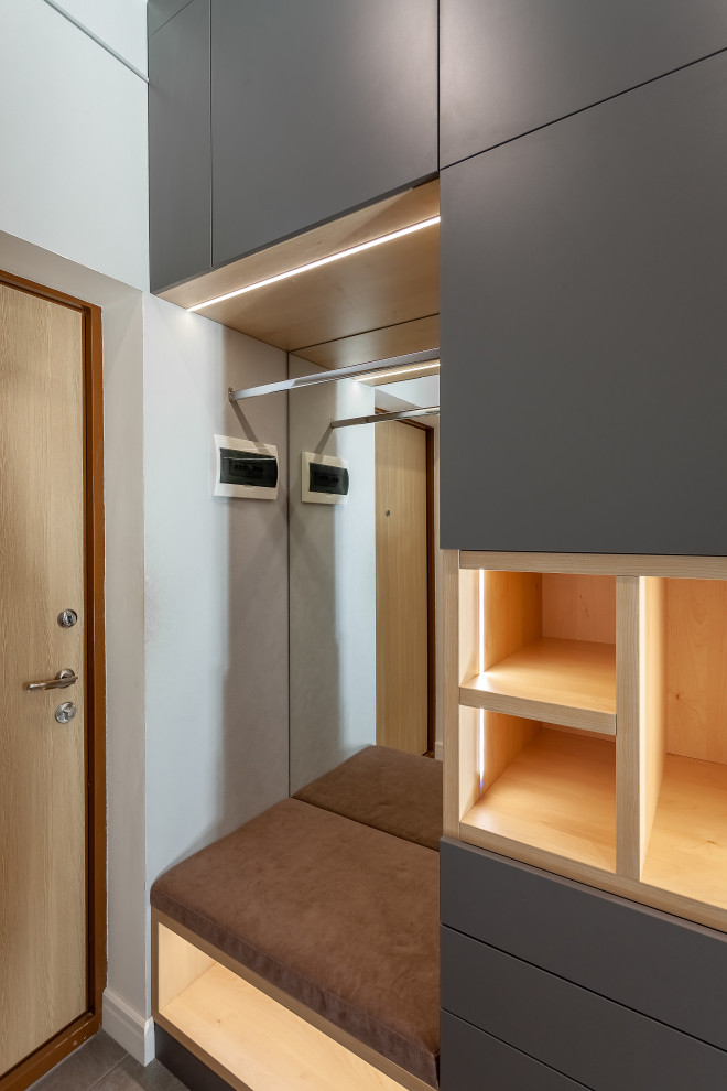 Для шкафов использовался ЛДСП двух декоров: серый однотонный и древесный светлый