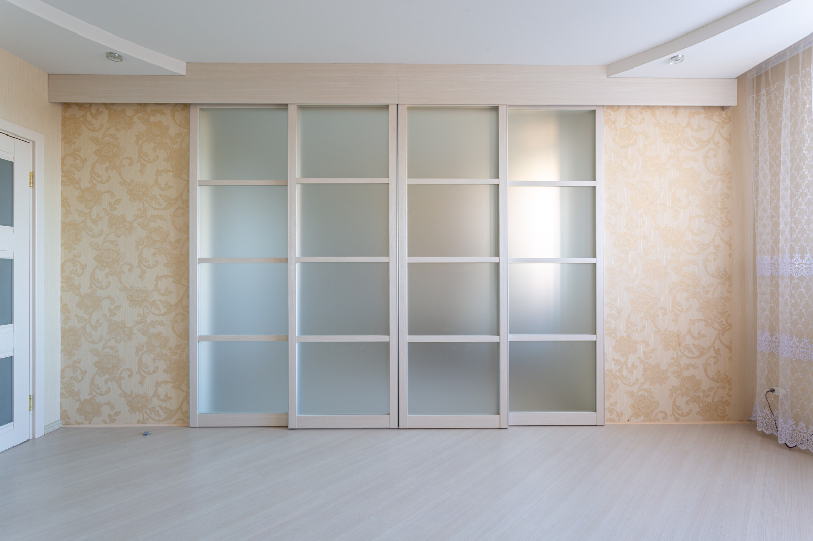 Разделение кухни с гостиной