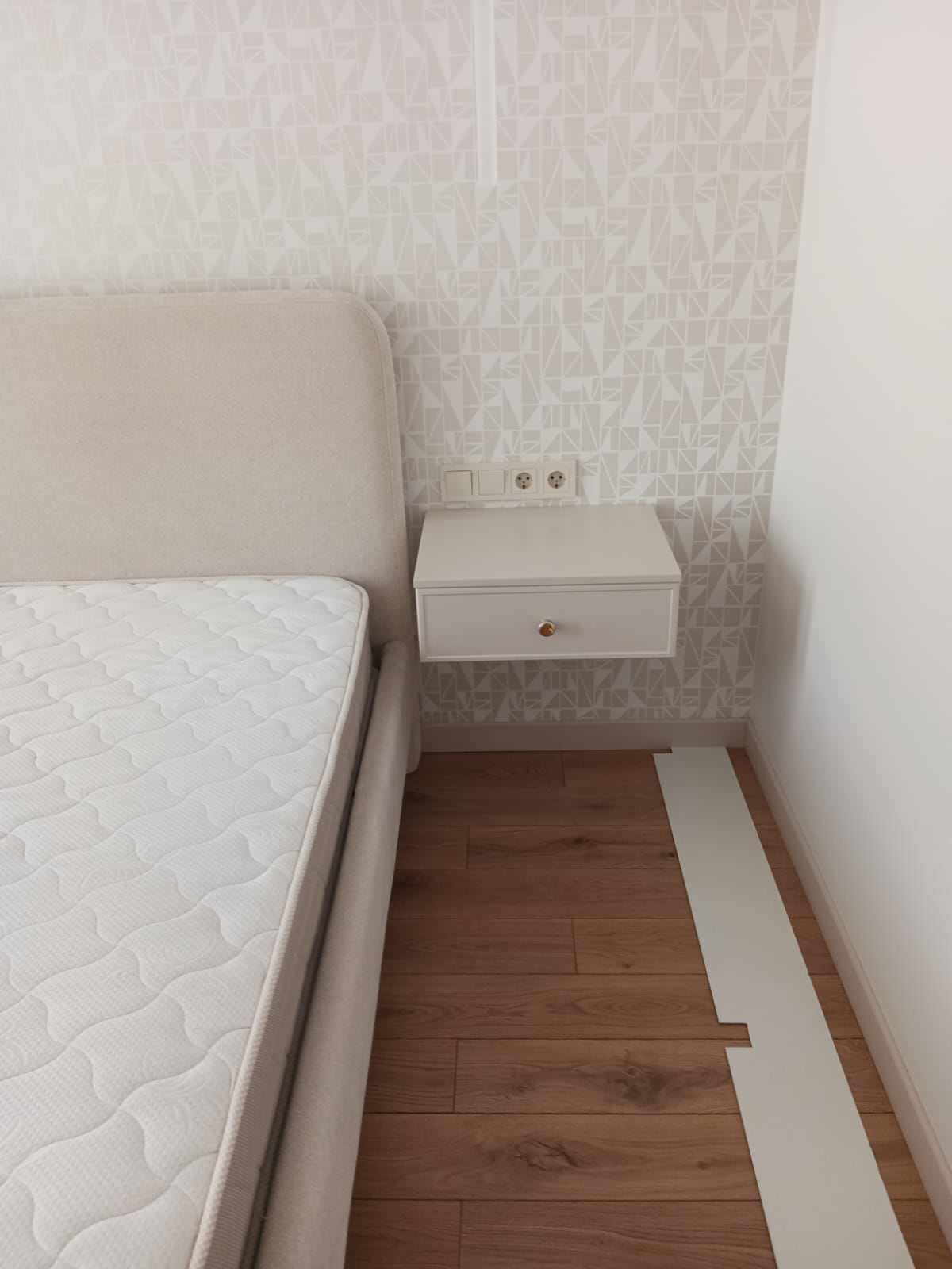 Обложка проекта: Прикроватные подвесные тумбы