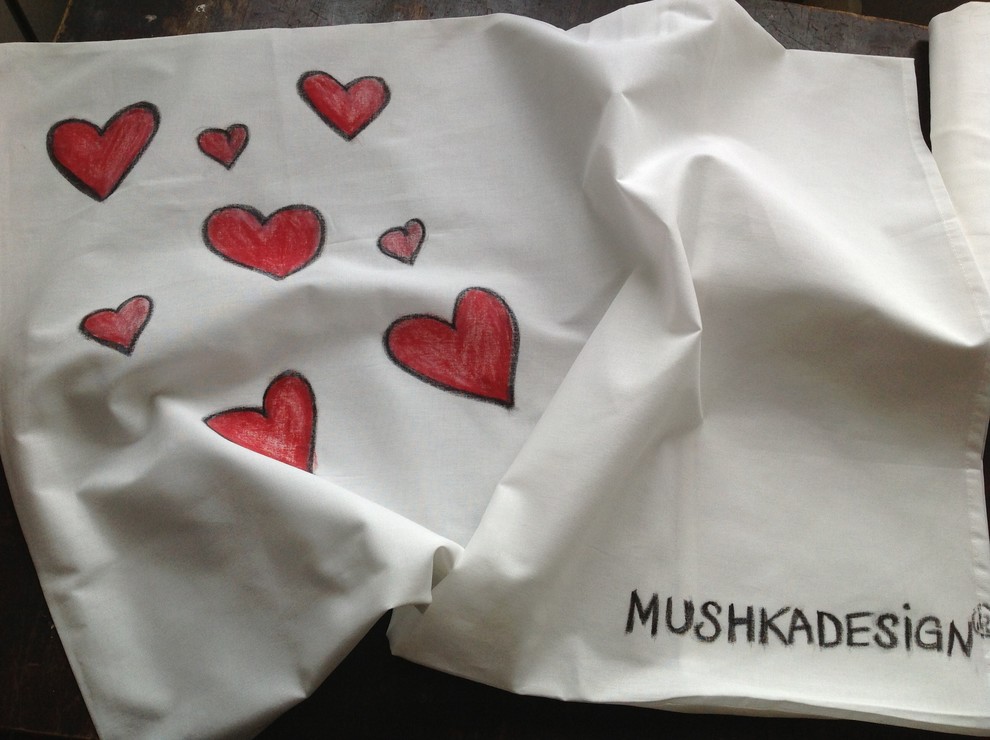 DIY: Постельные сцены — рисунки на ткани своими руками