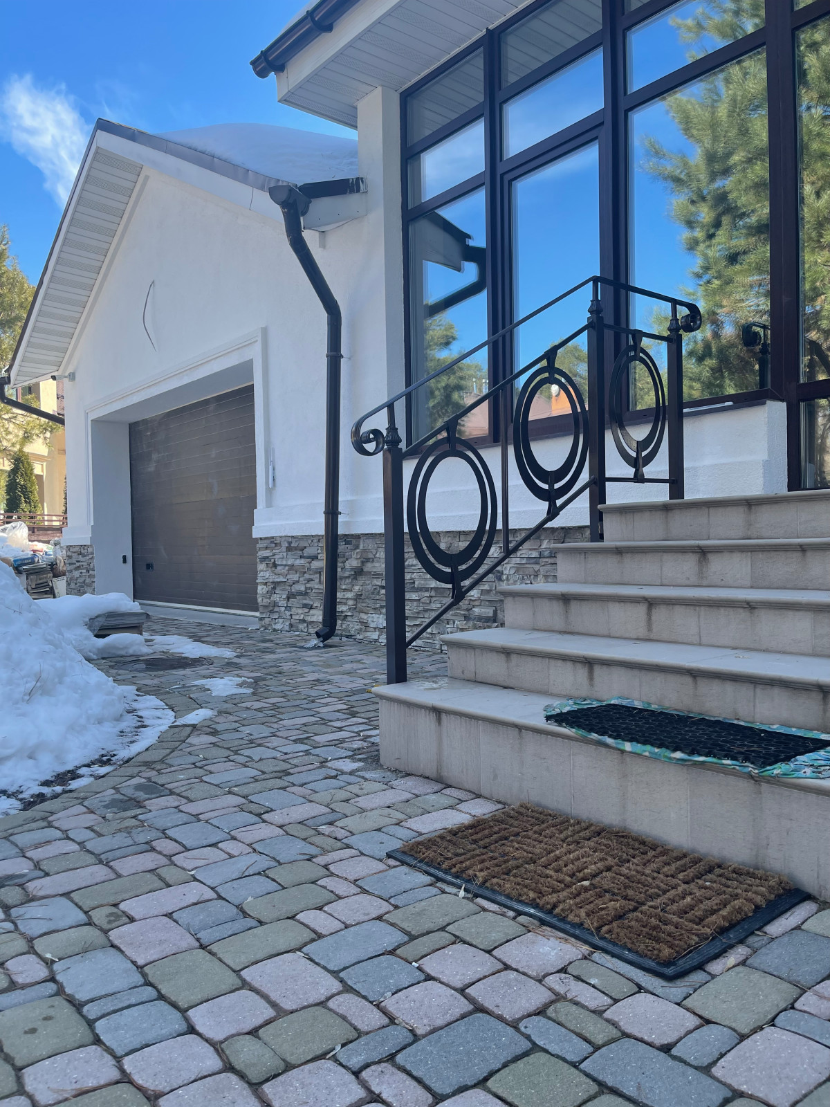 Обложка проекта: Кованное ограждение на улице