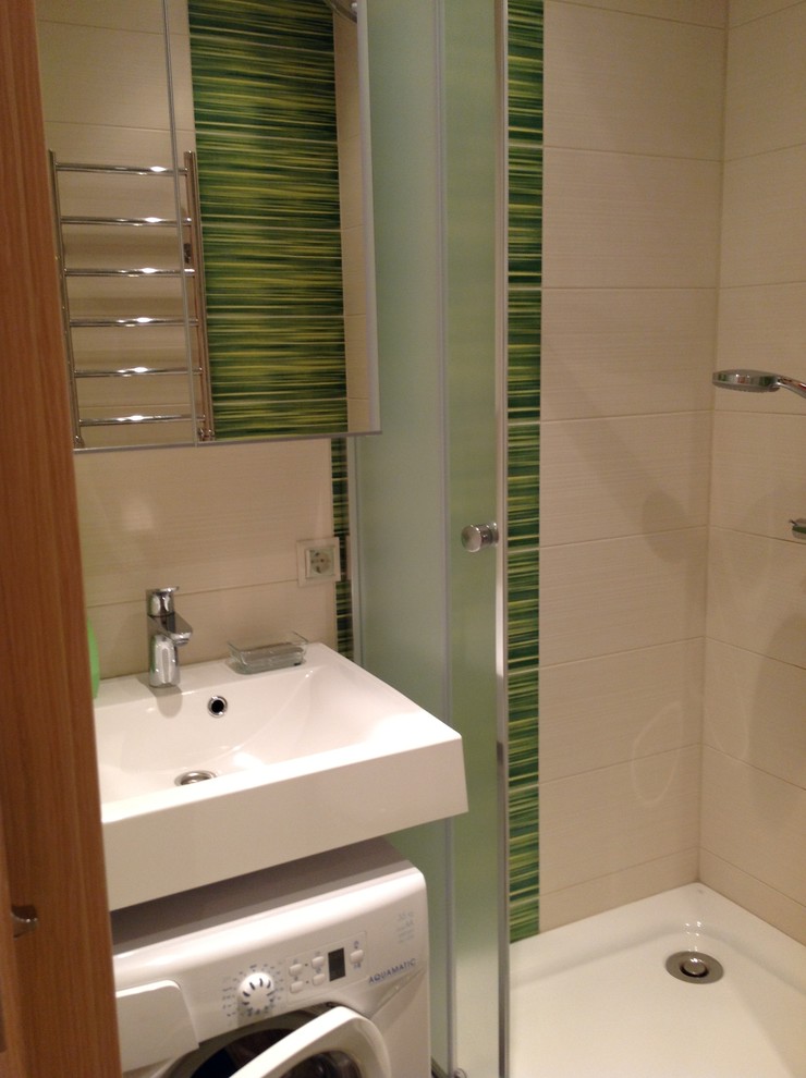 м. Молодежная