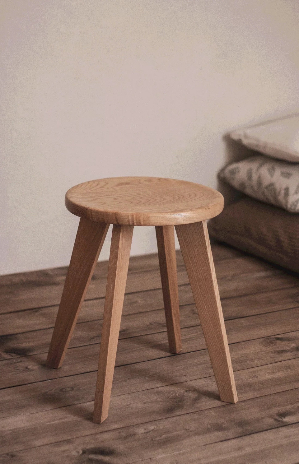 Обложка проекта: Круглый лаконичный табурет впервые мы выполнили 6 лет назад. . За это время он про