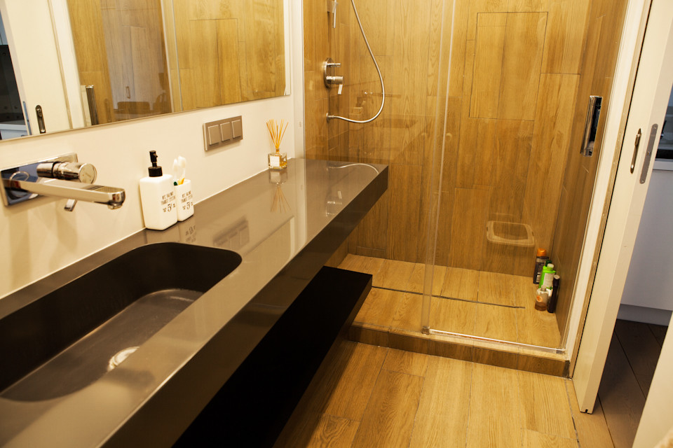 Houzz тур: Кирпич и дерево в квартире для молодой семьи