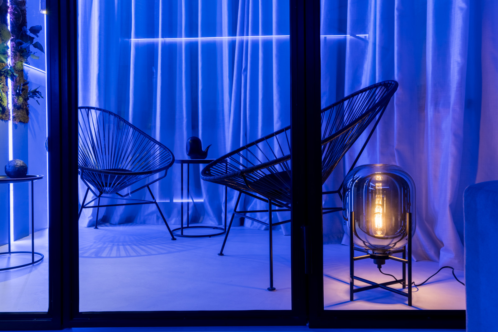 "Белый, серый и графит"