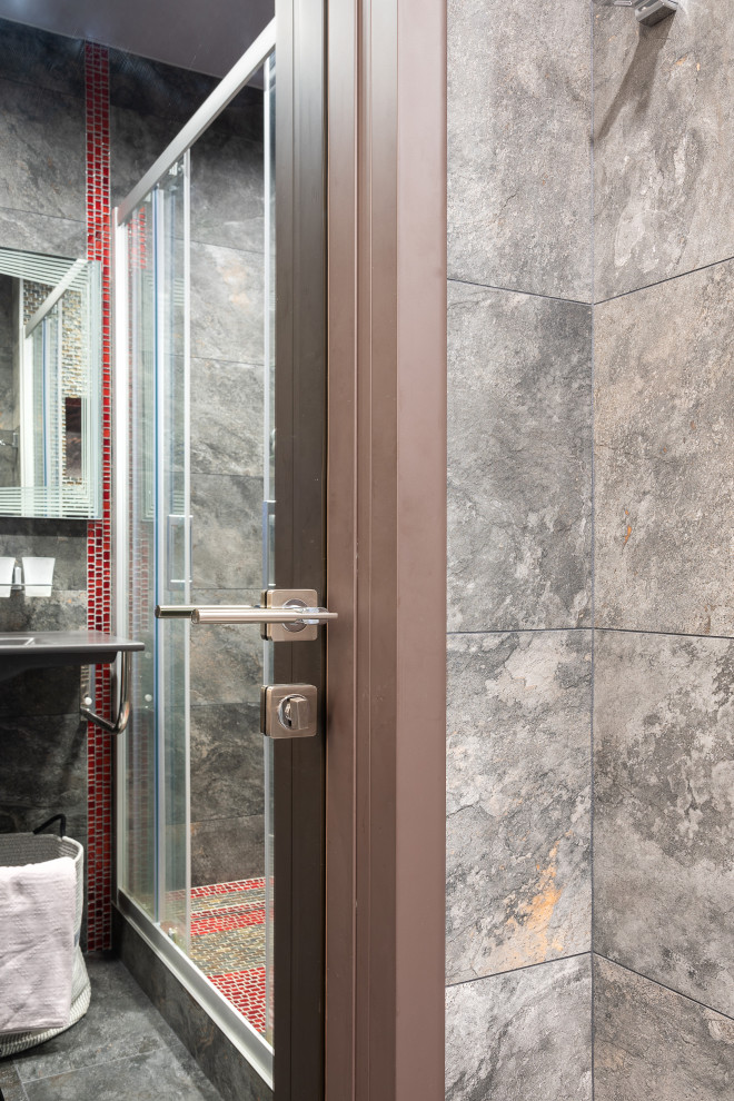 Разные полюса.