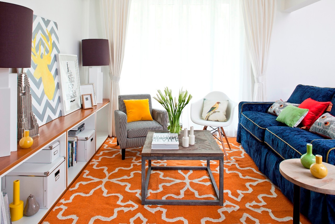 Гостиная: портьеры, тюль, подушки