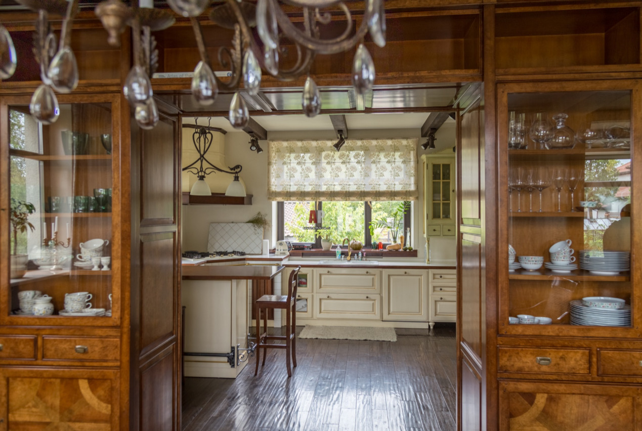 Дом на крутом склоне