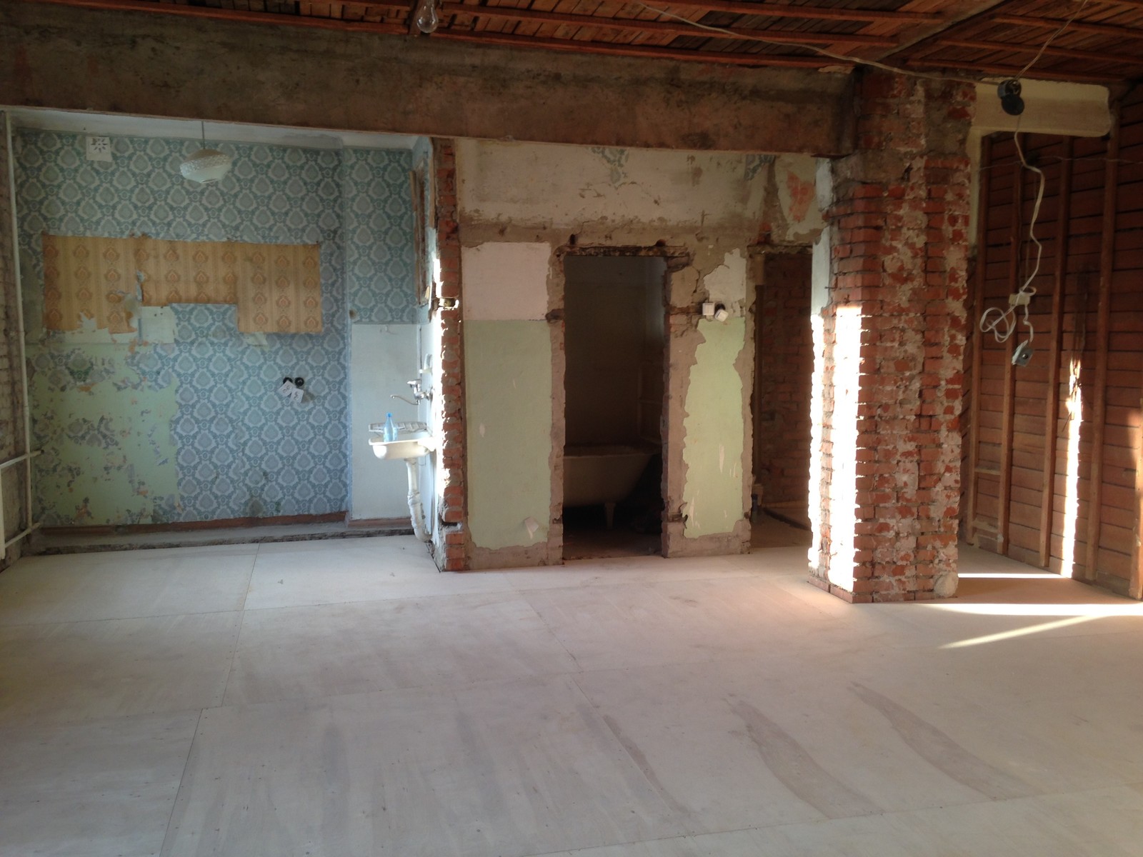 До и после: «Сталинка» в Новосибирске с «бабушкиным» ремонтом