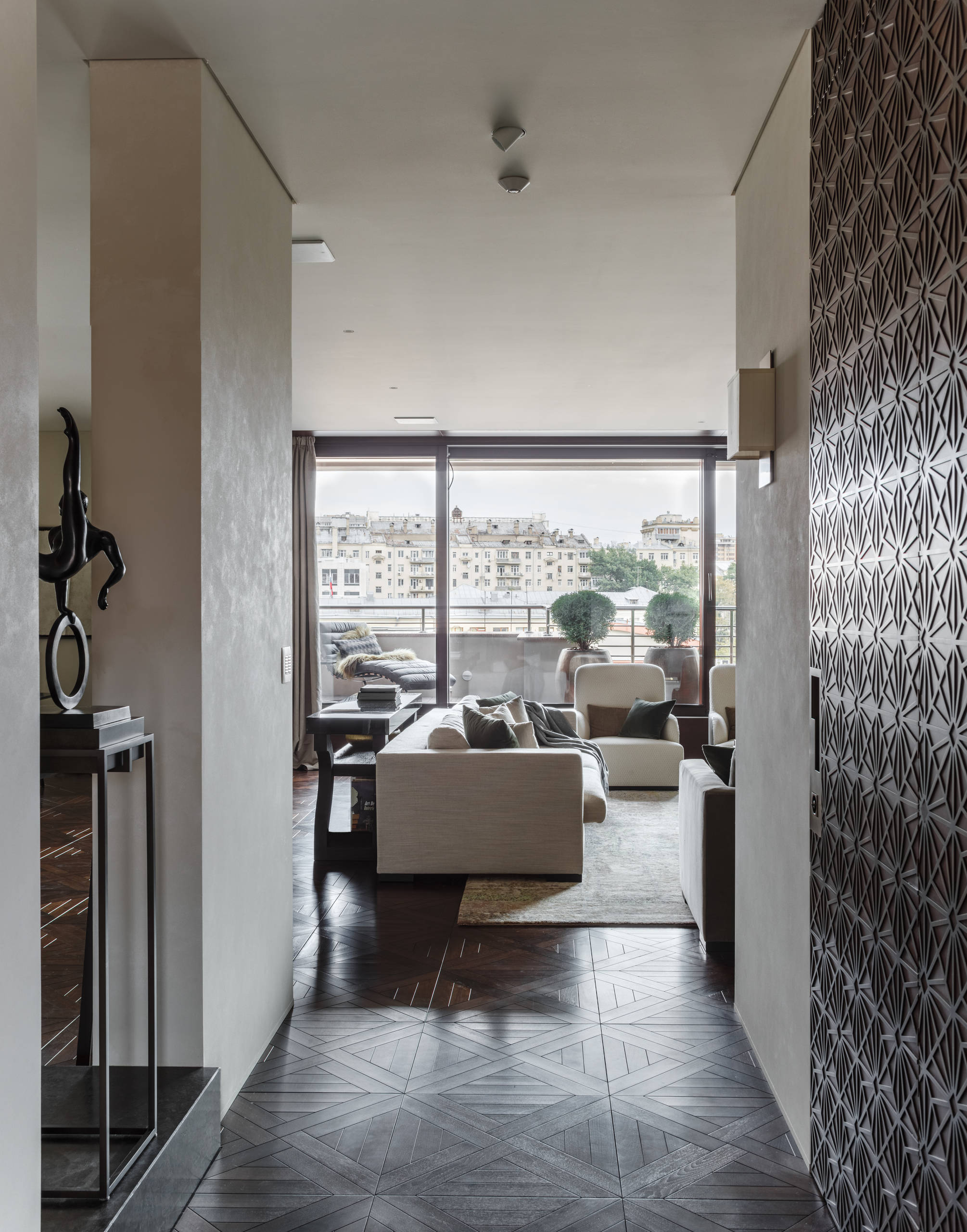 Houzz тур: Трехэтажная квартира с террасой на крыше