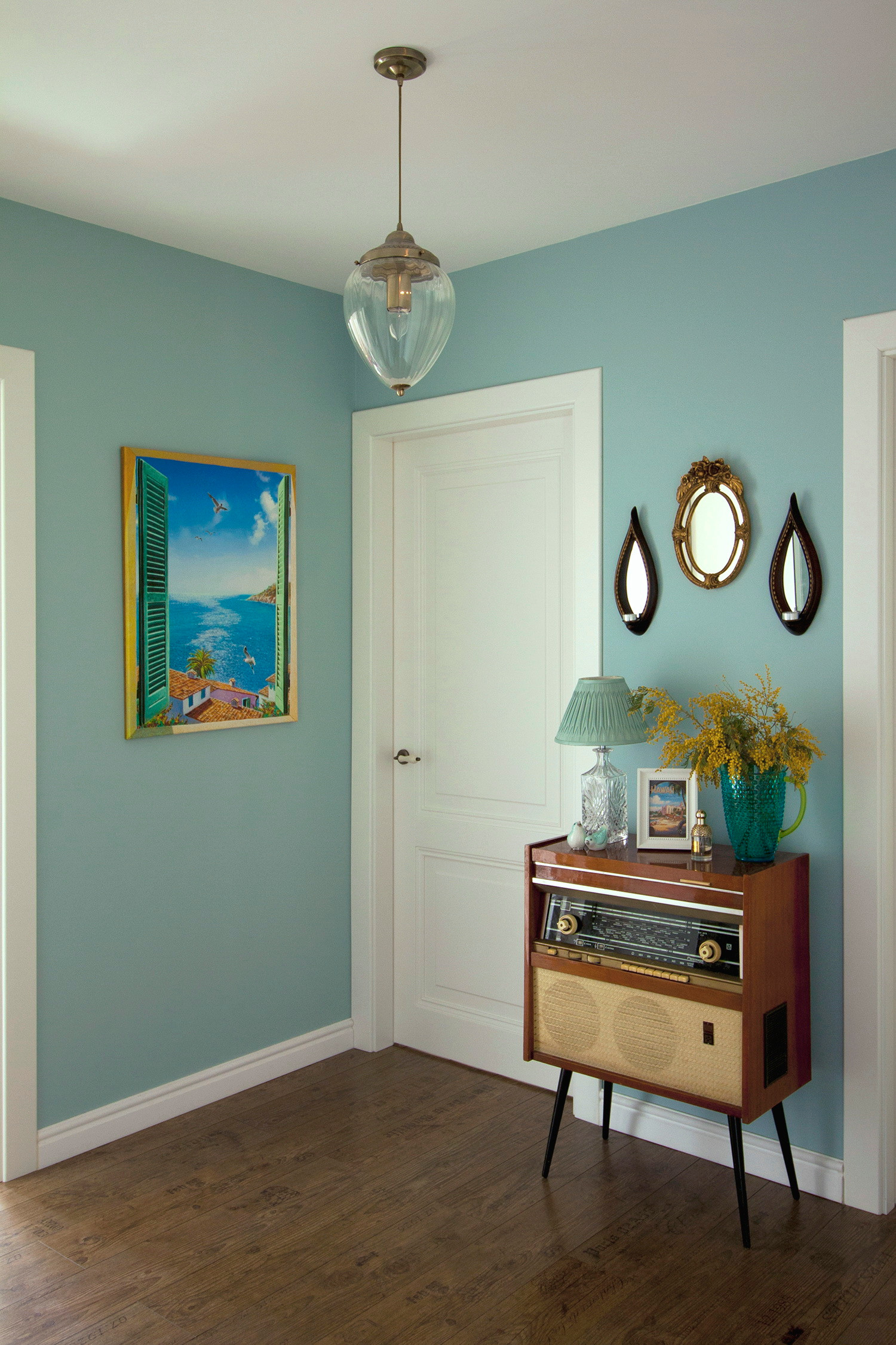 Houzz тур: Дух странствий и яркие стены в квартире дизайнера